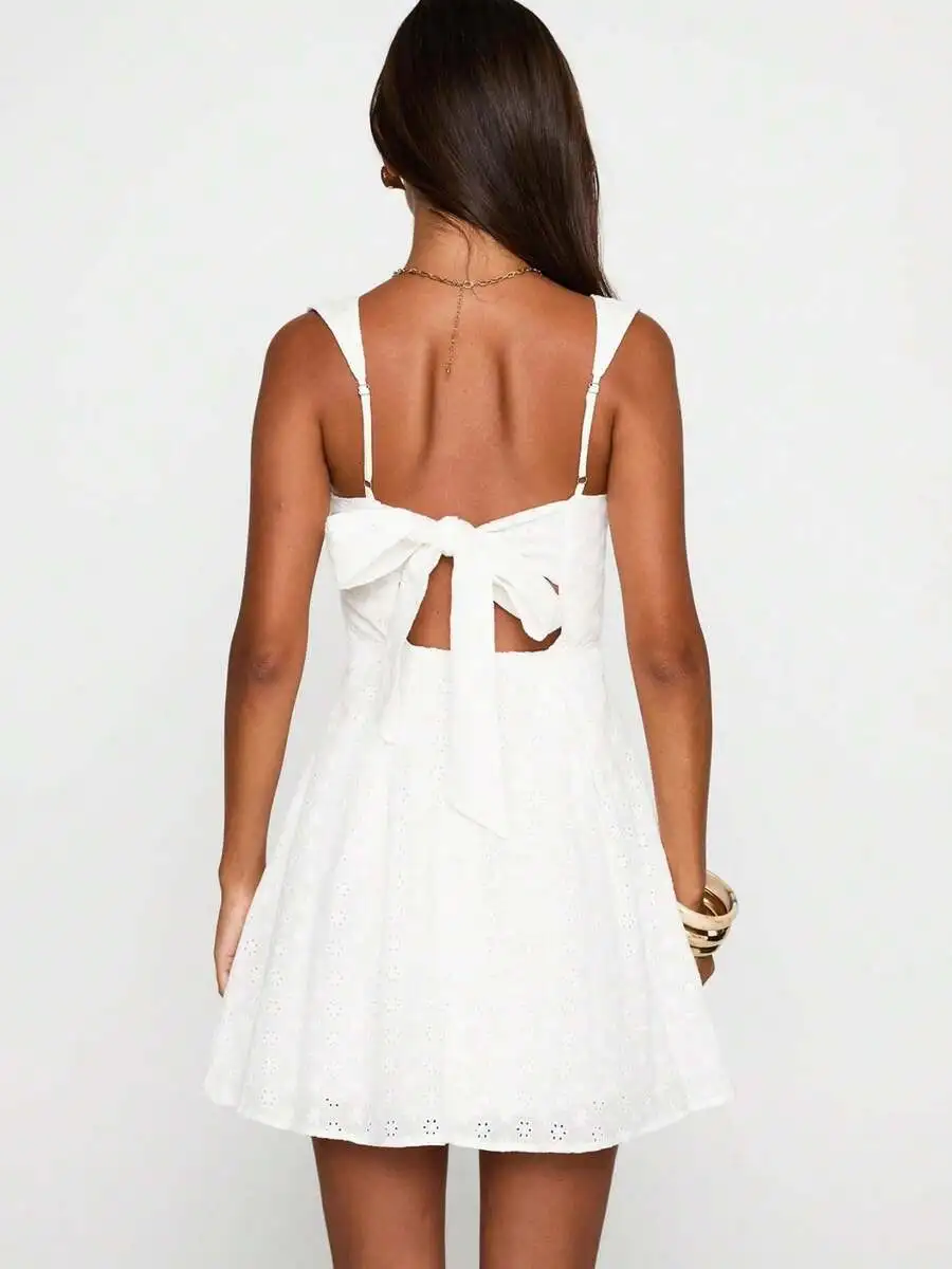 Womens Sleeveless Square Neck  - Embroidery Eyelet recension och pris