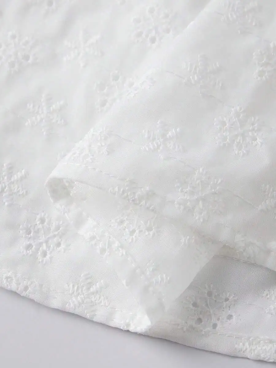 Womens Sleeveless Square Neck  - Embroidery Eyelet recension och pris