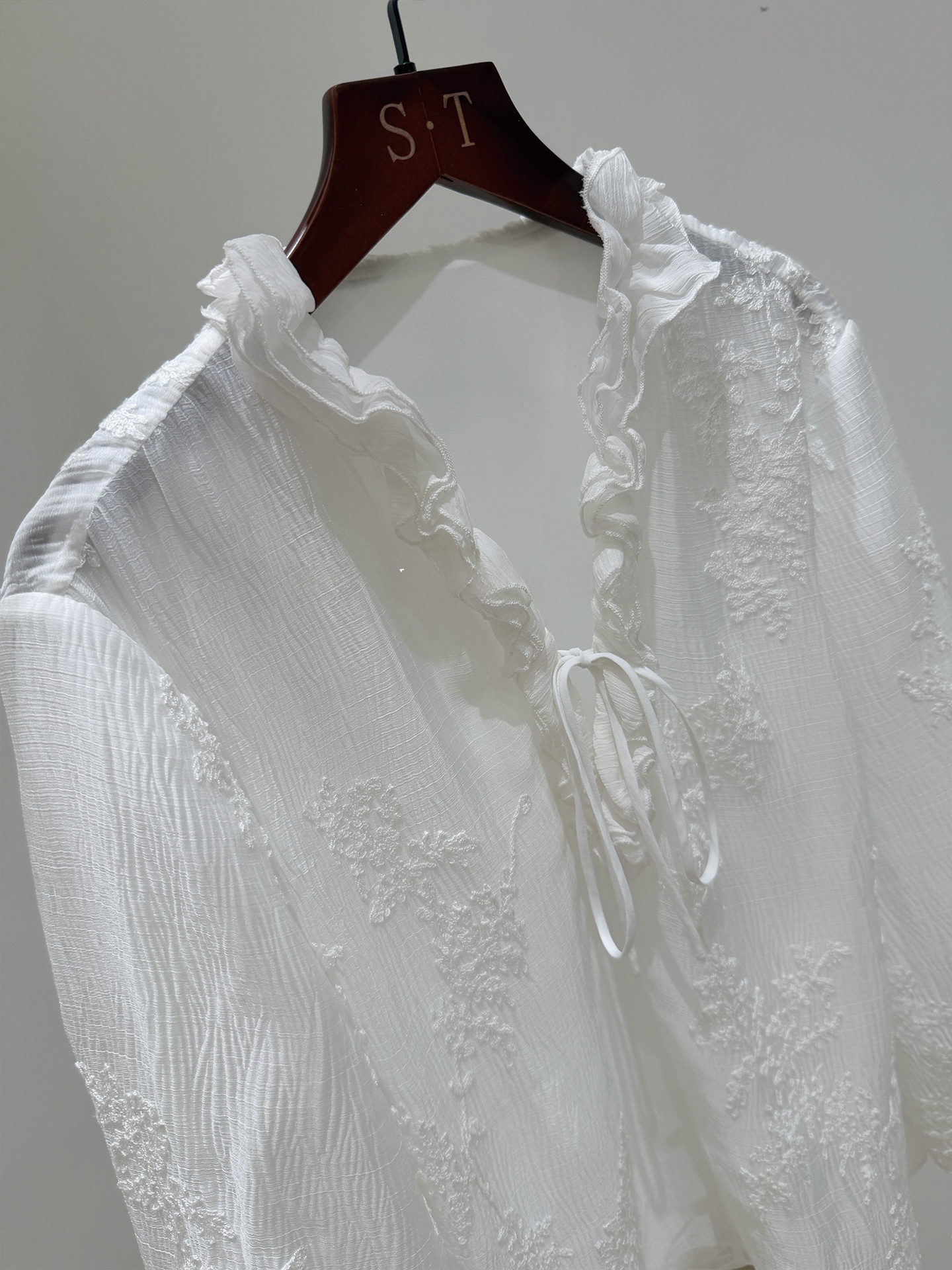 Romantic Elegant And Gentle He - Embroidery Youtube recension och pris