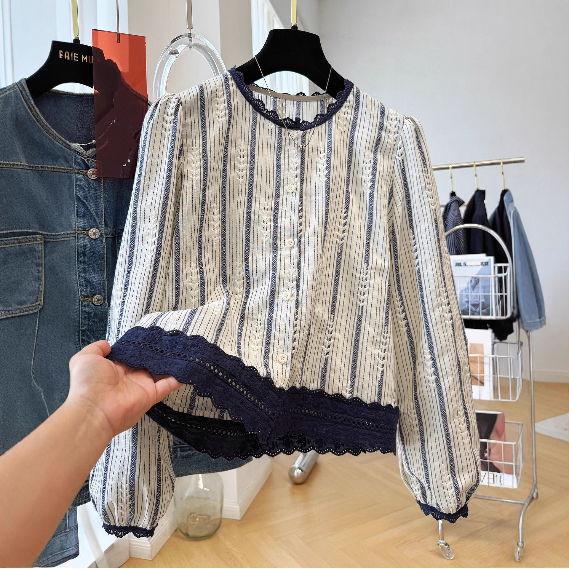 Women's Striped Lace Trim Blou - Embroidery Shirt recension och pris