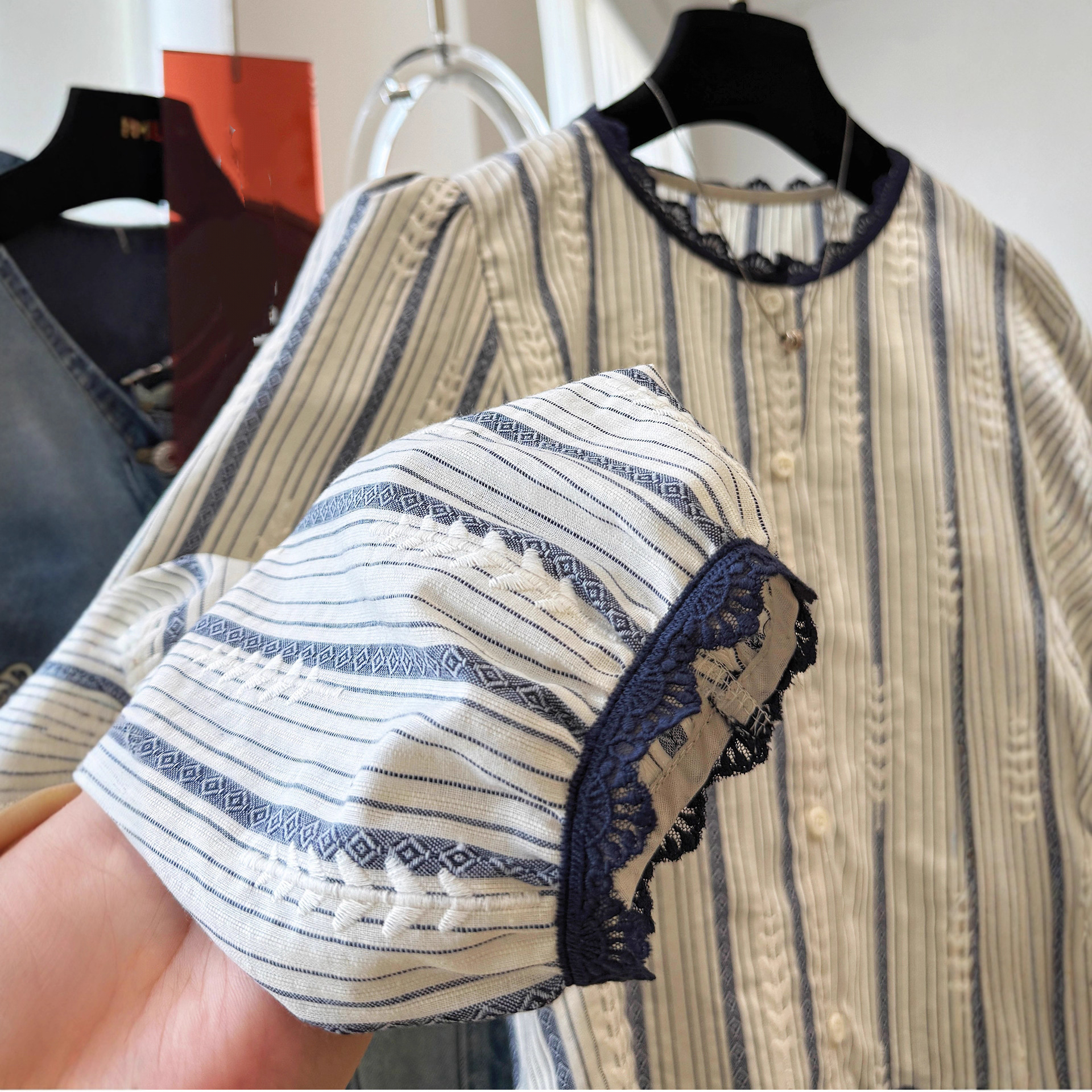 Women's Striped Lace Trim Blou - Embroidery Shirt recension och pris