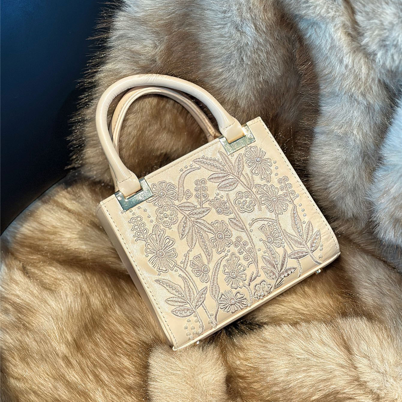 Flower Embroidery Women's Hand - Embroidery On Leather recension och pris
