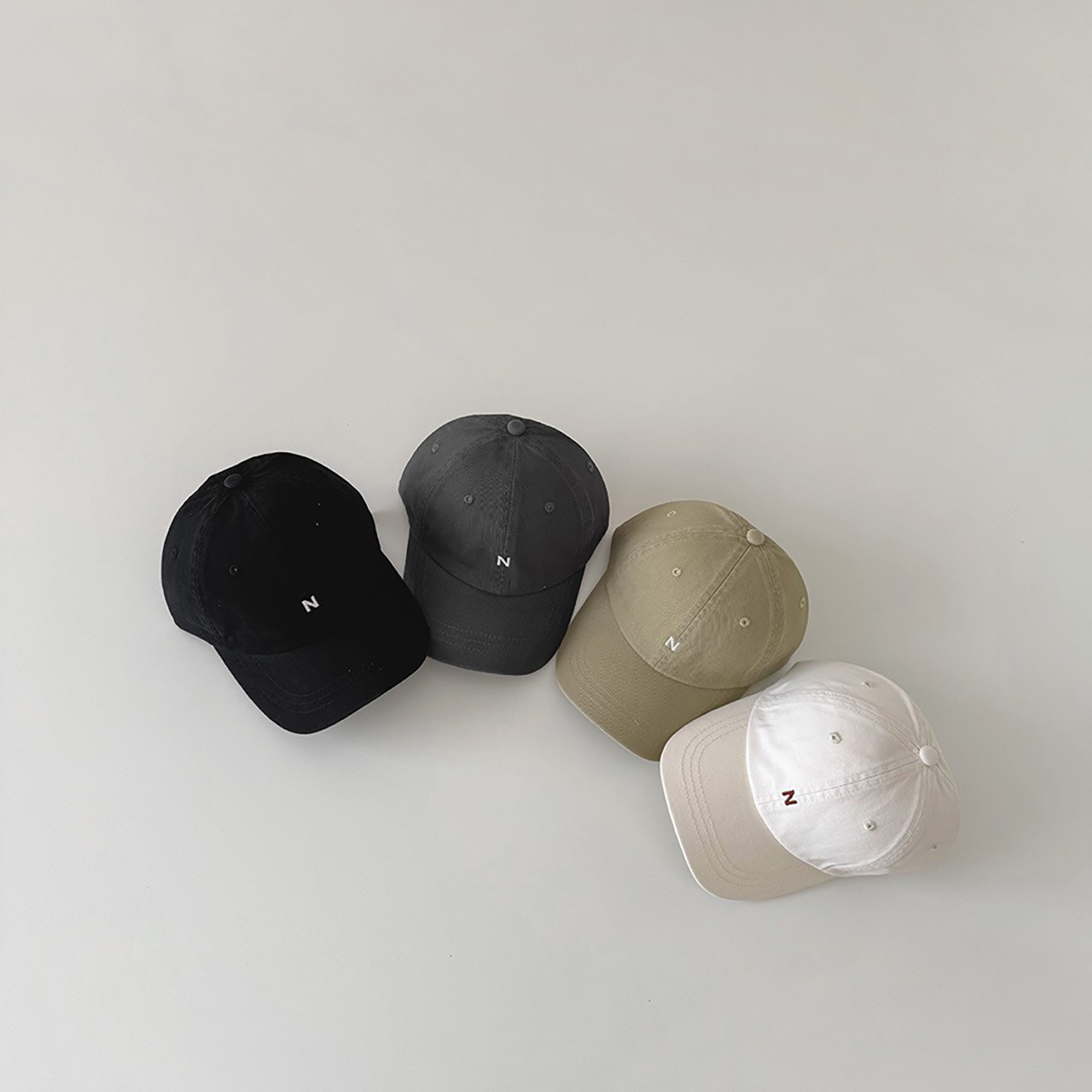 N-Letter Baby Peaked Hat Solid - Embroidery Letter N recension och pris